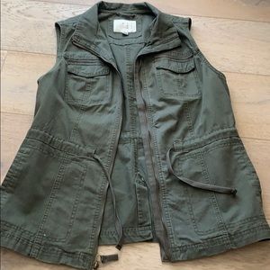 Women’s khaki green vest in size Medium